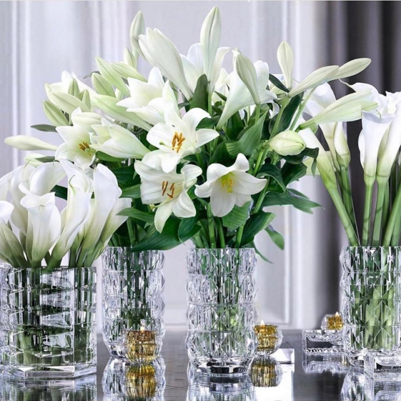 Embellish your interior with unique Baccarat vases. GRAND LOUXOR vase and LOUXOR ROUND vases, / available in 3 sizes.