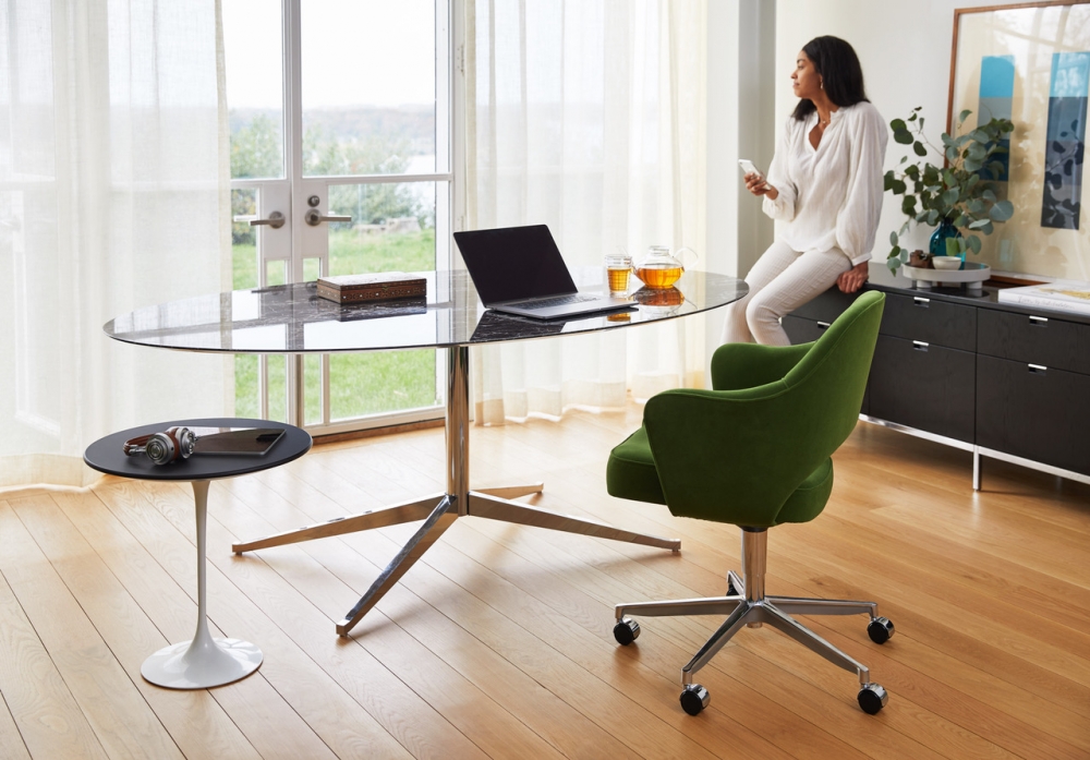 SAARINEN EXECUTIVE arm chair with swivel base , FLORENCE KNOLL table desk 1961 , SAARINEN side table 1957.