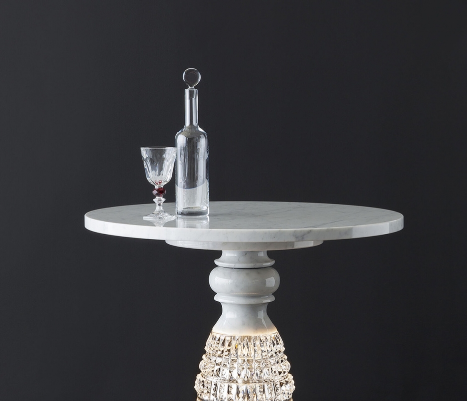 HARCOURT LOUIS-PHILIPPE glass. Paying tribute to King Louis-Philippe, in 2013 Baccarat re-issues the glass commissioned by the sovereign in 1841. An authentic allegory of crystal, this glass boldly underlines all HARCOURT codes: the dazzling shine of the faceted crystal, the elegance of the stem with two knobs and the strength of the hexagonal foot. The faceted red knob and the pattern cut under the foot bestow it with unequalled presence.