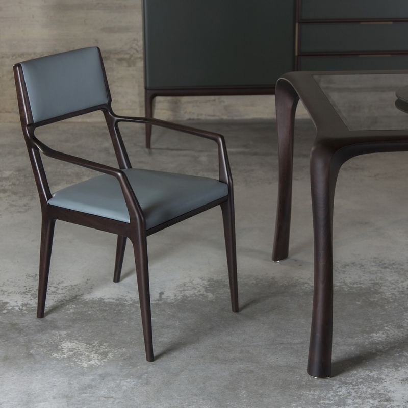 ALA chair with armrest designed by GIUSEPPE CASAROSA. Chair made in solid American walnut or ash. Seat and back-rest in upholstered poplar plywood.