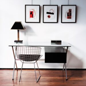 Chair BERTOIA with seat pad - designer HARRY BERTOIA 1952; MINI DESK - designer FRANCO ALBINI 1928
