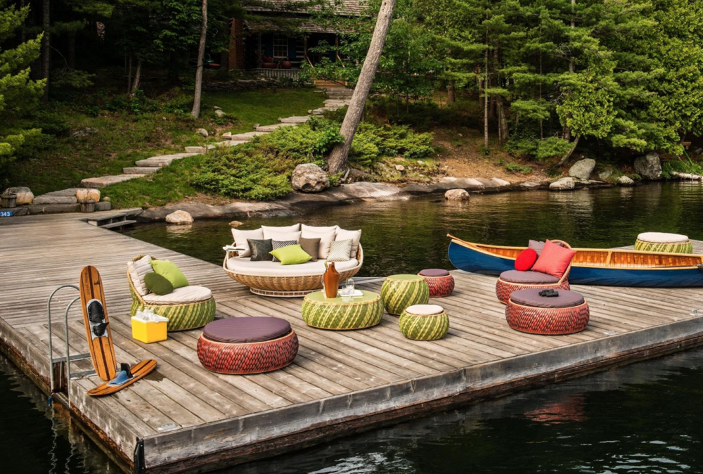 DALA collection - designer STEPHEN BURKS combines casual craftsmanship and tradition with contemporary design. The geometrical structure, made of woven aluminium, achieves the ultimate level of endurance and stability. At the core - as always - famous Dedon fiber. The collection consists of a lounge chair, a loveseat and a number of accessories