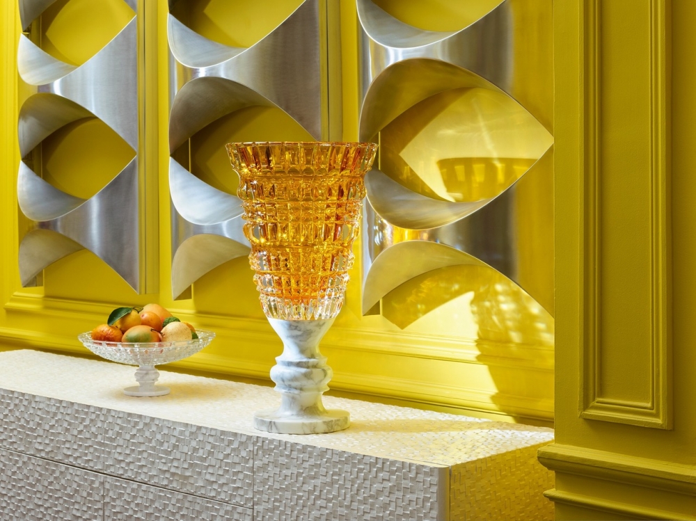 NEW ANTIQUE vase BY MARCEL WANDERS STUDIO. This exquisite hand-blown clear crystal vase mounted on a stylish white marble base is available in a limited edition of 99 numbered pieces.