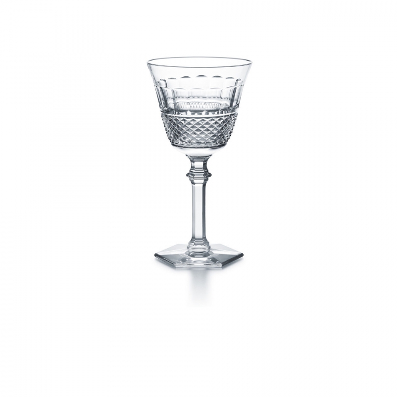 THOMAS BASTIDE's stylish clear crystal DIAMANT collection draws inspiration from Baccarat heritage in reviving the charm of the pointed diamond cut to complement the slender, graceful forms of this glass. The glass is shaped in a glittering display of Baccarat craftsmanship. The striking design stands out as a timeless Baccarat classic. The collection comprises glasses in four sizes and a champagne flute as well as a set of three matching tumblers.