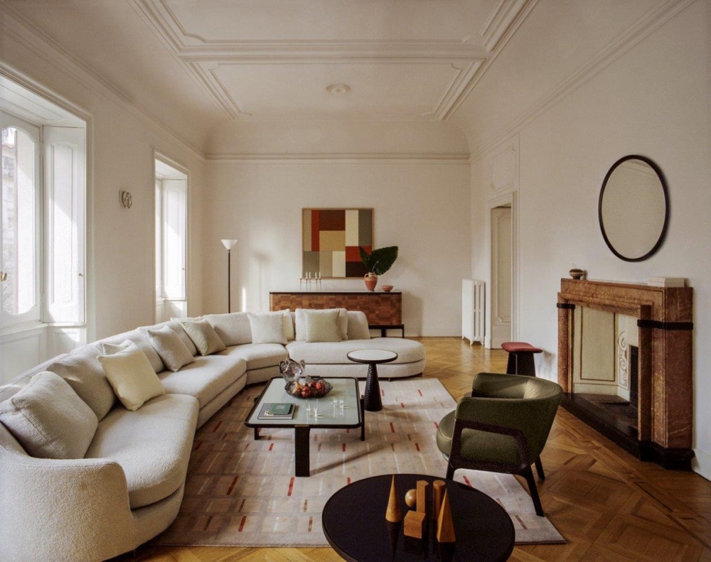 DUO COLLECTION by ROBERTO LAZZERONI, designed in 2023. DUO Collection, draws inspiration from the Dolce Vita atmosphere and the Italian living rooms of the 50s and 60s, evocative of a carefree and naturally elegant lifestyle.  Silhouettes with a retro flavor become perfectly contemporary thanks to the versatility of the soft shapes, the accurate proportions and the precious material choices for the finishes.