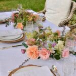 Cozy lunch on the terrace. When decorating the dining room table, we recommend following several, the most important rules. You will ensure that flowers for lunch or dinner will add extra charm without distracting from delicious food. The first rule is not to choose a high bouquet. Guests will want to enjoy not only food, but also conversations, so flower decorations should not interfere with each other. Choose lower not only flowers, but also vases. The second one - do not choose flowers with a strong scent. Enjoying food, not only taste receptors are important, but also a donkey, so the smell of food should remain the main highlight of the evening. This CHRISTOFLE table is a perfect example of elegant and playful flower decorations.