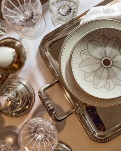 Porcelain tableware MALMAISON IMP√âRIALE. Christofle takes the emblematic codes of the MALMAISON model and interprets them in a modern and feminine version with MALMAISON IMP√âRIALE. You will find the flower of the handle hoods of MALMAISON  pieces. Each piece has its own decoration and thus allows you to vary your table according to the moments of tasting.