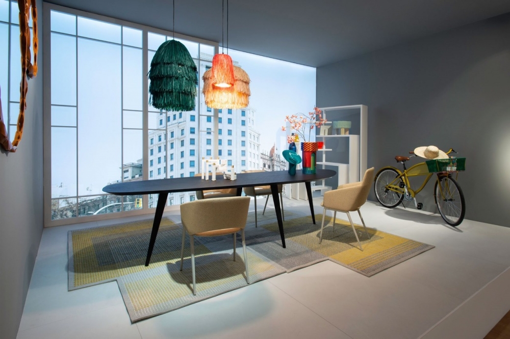 TABLE TWEED BY GARCIA CUMI NI 2017.TOP AVAILABLE EITHER IN NATURAL PAINTED OAK VENEERED WOOD,WITH GREY PAINTED UNDER-TOP, OR BLACK PAINTED WITH AN OPEN PORE,WITH BLACK PAINTED UNDER-TOP OR IN NATURAL PAINTED CANALETTO WALNUT VENEERED WOOD, WITH BLACK PAINTED UNDER-TOP. LEGS ARE AVAILABLE RESPECTIVELY IN NATURAL PAINTED SOLID OAK, OR IN OPEN PORE BLACK PAINTED OAK,OR IN NATURAL PAINTED CANALETTO WALNUT. BLACK PAINTED ALUMINIUM ADJUSTABLE FOOT.