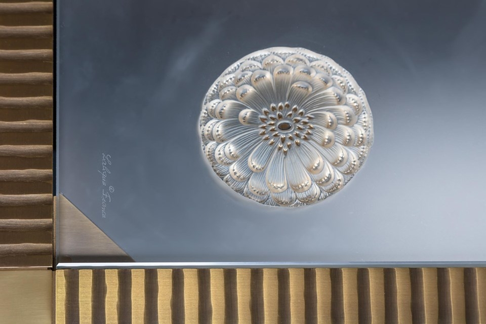 DHALIA MOTIF AT COFFEE TABLE EXCLUSIVELY MADE FOR LALIQUE SUITE BY PATRICK HELLEMANN