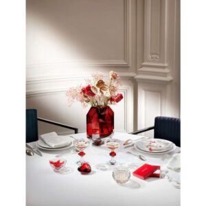Like a delicately cut precious stone, the Baccarat OCTOGONE vase is a true gem. The signature Baccarat octagon from its chandeliers has been reinvented as a stunning vase. Its clear-cut lines, corners and curves beautifully reflect the surrounding light, showcasing fresh-cut flowers beautifully. Designer THOMAS BASTIDE has created an eye-catching delight in vibrant red. Its elegant style warms up your home and adds a special flair to contemporary home d√©cor.