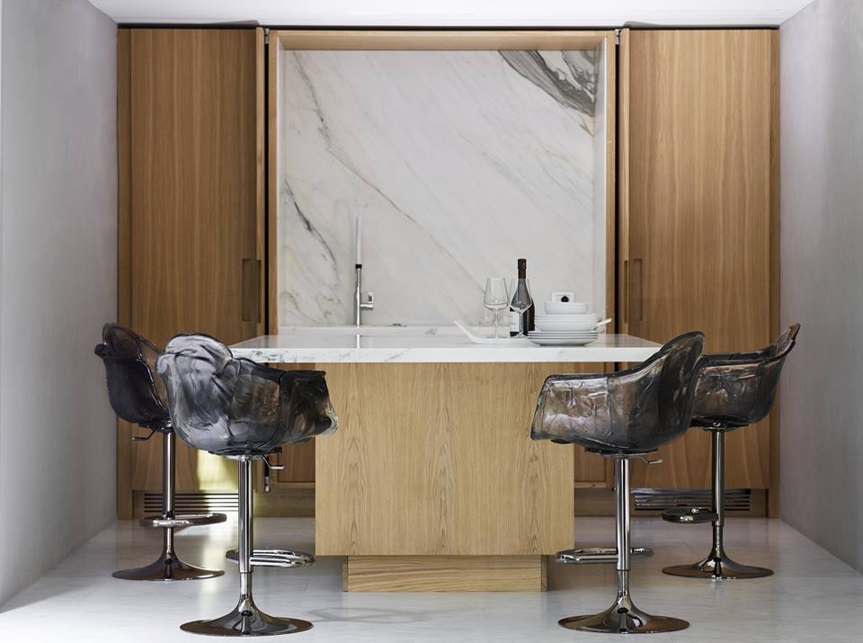 ELLA BAR CHAIR BY JACOPO FOGGINI.CHAIR WITH ARMRESTS, ENTIRELY HANDMADE IN POLYCARBONATE. IT IS SUPPORTED BY A PEDESTAL THAT ALLOWS ROTATION WHICH STEM IS BLACK AND THE PETALS OF TRANSPARENT AND SOFT HUES MIX GREEN AND BLUE OR GOLD OR ANTHRACITE, RECALLS THE SHAPE OF A FLOWER. THE ELEGANT, COMFORTABLE SEAT PERFECTLY FITS IN WITH ANY SETTING. EACH PIECE IS UNIQUE, AS IT IS SHAPED BY HAND.