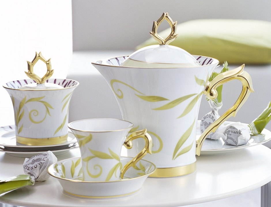 PORCELAIN TABLEWARE FRIVOLE - DESIGNER HERV√à VAN DER STRAETEN