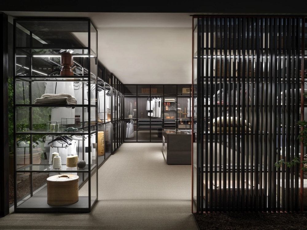 STORAGE WORDROBE SYSTEM by PIERO LISSONI + CRS PORRO.As the epitome of PORRO‚Äôs customisation abilities, Storage experiments with an unprecedented freedom of combination. The finishes of the frame and metal parts, until now strictly tone-on-tone, are mixed: extra-light white ash surfaces are juxtaposed with dark metal elements with unpredictable results, without fear of daring and lighting up the atmosphere with an interplay of surprising contrasts.