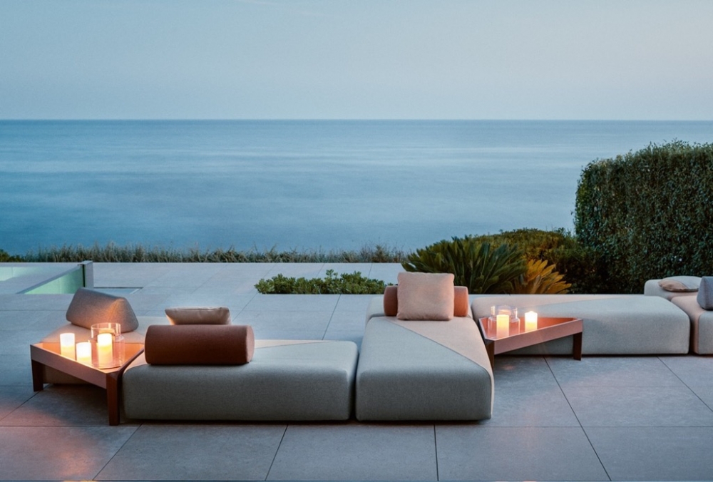 BRIXX ‚Äì our very first fully upholstered collection, developed in collaboration with LORENZA BOZZOLI. Its comfortable shapes and flexible system of rectangular modules enable a wonderfully playful 360¬∞ experience. Whether you are relaxing, spending time with your friends or it's just the two with you ‚Äì BRIXX combines famous Dedon quality with striking colours, shapes and design to create an adaptable system to suit everyone‚Äôs lifestyle.