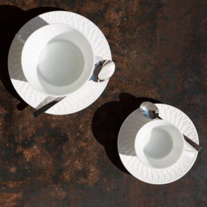 Porcelain tableware TWIST. The delicate design of this new collection combines various influences: the light effects of the rice paper Japanese screens, the art of origami folding, the braiding and caning of the furniture of the 50s, not to mention the 3D graphics offered by the new technologies. The result is an unprecedent subtle effect of a rigorously geometric pattern taken in twisted momentum. Engraved on the rim of the plates and on the outside of the various pieces of the collection, it is the light that reveals the alternation of matt and shining rendering giving a vibrant radiance that enlivens the whiteness of porcelain.