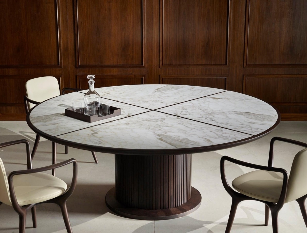 FULL table by ROBERTO LAZZERONI designed 2020. Table made in solid American walnut and veneered poplar plywood. Base covered with solid American walnut wood strips. Base-frame in burnished brass. Top in marble or wood.