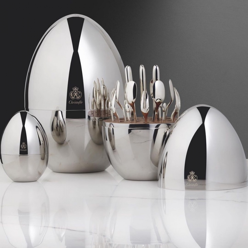 A decorative piece with a compact shape, MOOD by Christofle is a streamlined, comtemporary and universal statement, in a silver-plated service for six. MOOD by Christofle brings to the table the promise of conviviality and moments to remember.