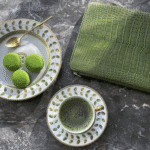 Naturalistic decors. The House offers many porcelain dinnerware services decorated with patterns that are inspired by nature: flowers, plants, birds and butterflies enliven plates and serving pieces, often embellished with gold or platinum. Styles are diverse: sometimes figurative, sometimes stylized or inspired by the great French decorative movements such as Classicism, Art Deco, Art Nouveau but also contemporary ones, designed by today's creator.