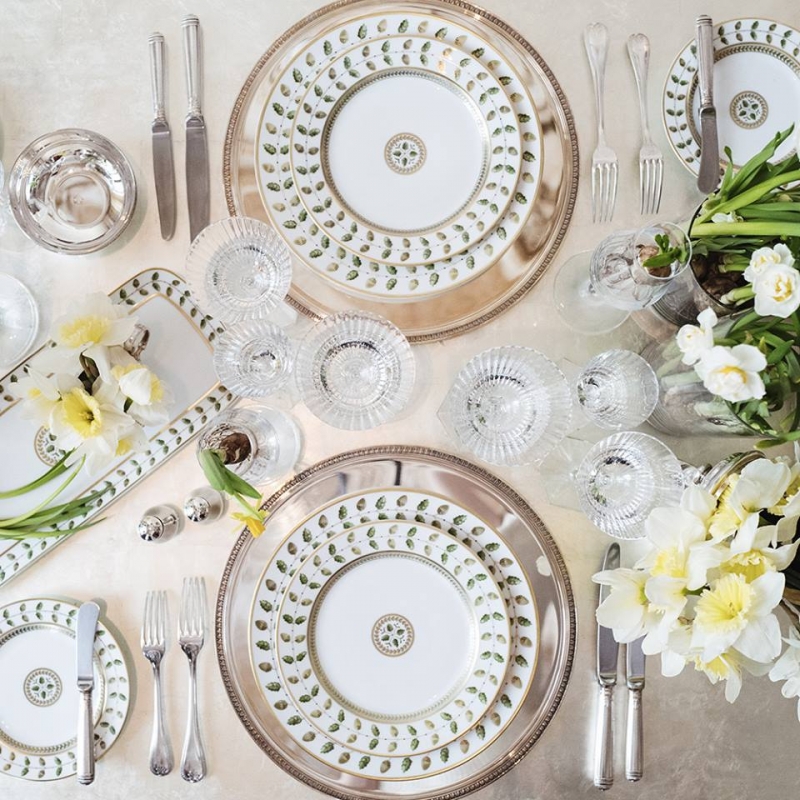 PORCELAIN TABLEWARE CONCTANCE OFFERS ALL THE REFINEMENT OF THE EMPIRE STYLE. ACORNS, OAK AND LAUREL LEAVE - THE SYMBOLS OF STRENGTH; LONGEVITY AND PEACE - ARE DELICATELY ARRANGED AND APPEAR AS IF PAINTED BY AN ARTIST'S BRUSH IN WATERCOLORS