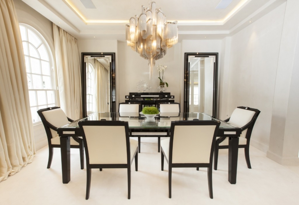 DINING ROOM OF PRIVATE RESIDENCE IN LONDON BY GREEN & MINGARELLI.