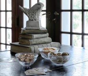 The ARABESQUE dessert plates share the ARABESQUE bowl‚Äôs same elaborate detailing and scalloped edges.