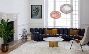 SOFA DS - 600,DESIGNER UELI BERGER, ELEONORE PEDUZZI - RIVA, HEINZ ULRICH, KLAUS VOGT, KLAUS VOGT. EXCEPTIONAL DESIGN, UNLIMITED CONFIGURATION OPTIONS, MAXIMUM FUNCTIONALITY AND DISTINCTIVE SEATING COMFORT MAKE THE DS-600 SYSTEM CREATED IN 1972 AN ICON. SEATING ELEMENTS WITH UNLIMITED CONFIGURATION OPTIONS: ANY NUMBER OF UPHOLSTERED SEGMENTS CAN BE ZIPPED TOGETHER, ALLOWING FREE-FLOWING MOBILE CONCEPTS AS WELL AS CONVENTIONAL FURNITURE ARRANGEMENTS. SUPPORTIVE AND DOWN-SOFT UPHOLSTERY FOR LEGENDARY DE SEDE SEATING COMFORT. THE STOOL ELEMENT ENHANCES THE LEGENDARY SNAKE-SHAPED SEAT BY ADDING AN INTERMEDIATE AND FINAL ELEMENT.