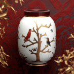 AUX OISEAUX  - TOSCAN vase 33,5 cm. Inspired by the curiosity cabinets that were so fashionable in the 16th and 17th centuries, the pattern is available on a full dinnerware service with scenes reminiscent of japanese prints: birds depicted in automnal colors perch on stylised trees in raised gold.