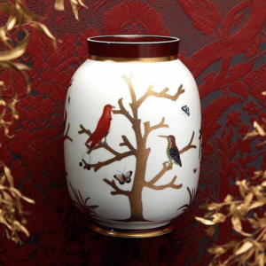 AUX OISEAUX  - TOSCAN vase 33,5 cm. Inspired by the curiosity cabinets that were so fashionable in the 16th and 17th centuries, the pattern is available on a full dinnerware service with scenes reminiscent of japanese prints: birds depicted in automnal colors perch on stylised trees in raised gold.