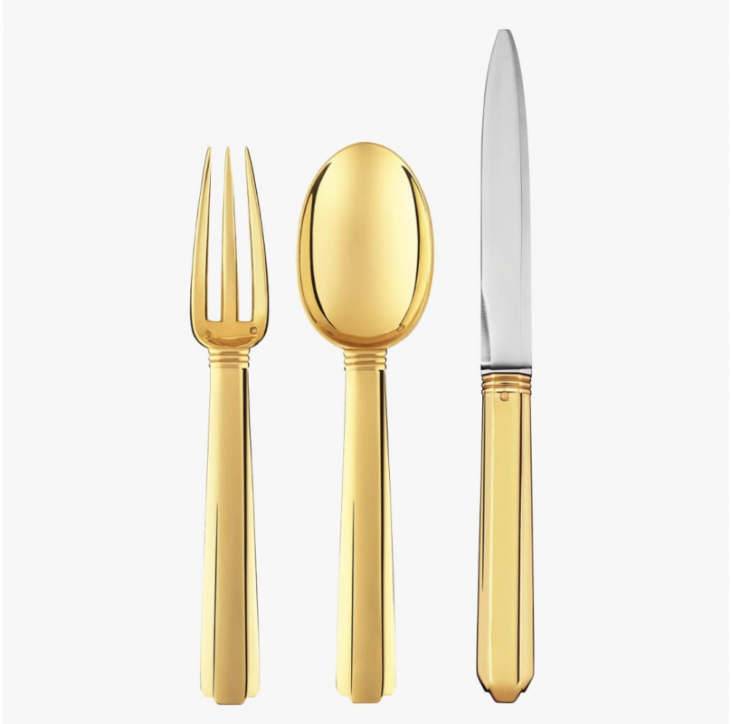 BAYONNE cutlery collection. It has fascinated artists in search of perfection since Antiquity. In geometric terms, the golden ratio refers to the relationship between two quantities a and b, such that a/b = (a + b)/a. Silversmith-cum-artist JEAN PUIFORCAT also incorporated mathematics into his creative eloquence: spheres, cones and cylinders, among other curving shapes, punctuate his life's work.  JEAN PUIFORCAT thus began to delve deeper into the ‚Äúdivine proportion,‚Äù as the ratio is sometimes called, to bring his silver creations ever closer to perfection. These mathematical explorations led to Art Deco spoons with a captivating particularity: when the bowl is placed on a fingertip, the stem floats in the air. One indication, among many others, of their perfect design. Evidence as well that the golden ratio and sterling silver go together beautifully.