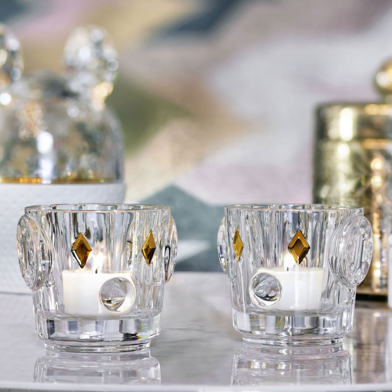 FAUNACRYSTOPOLIS BIRD votive. A little gem for the home, placed alone or with others, the BIRD crystal candle holder signed JAIME HAYON infuses a touch of fantasy and originality into any interior. Geometric lines, golden diamond-shaped eyes, an interplay of sizes and patterns, the bird candle holder embodies the humor and unique style of JAIME HAYON. A joyful and refined gift to brighten up everyday life!