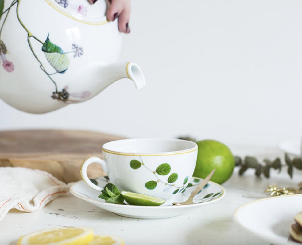 Collection JARDIN INDIEN.The shape of the cup emphasizes the taste and aroma of tea thanks to its thin edges while keeping it hot.