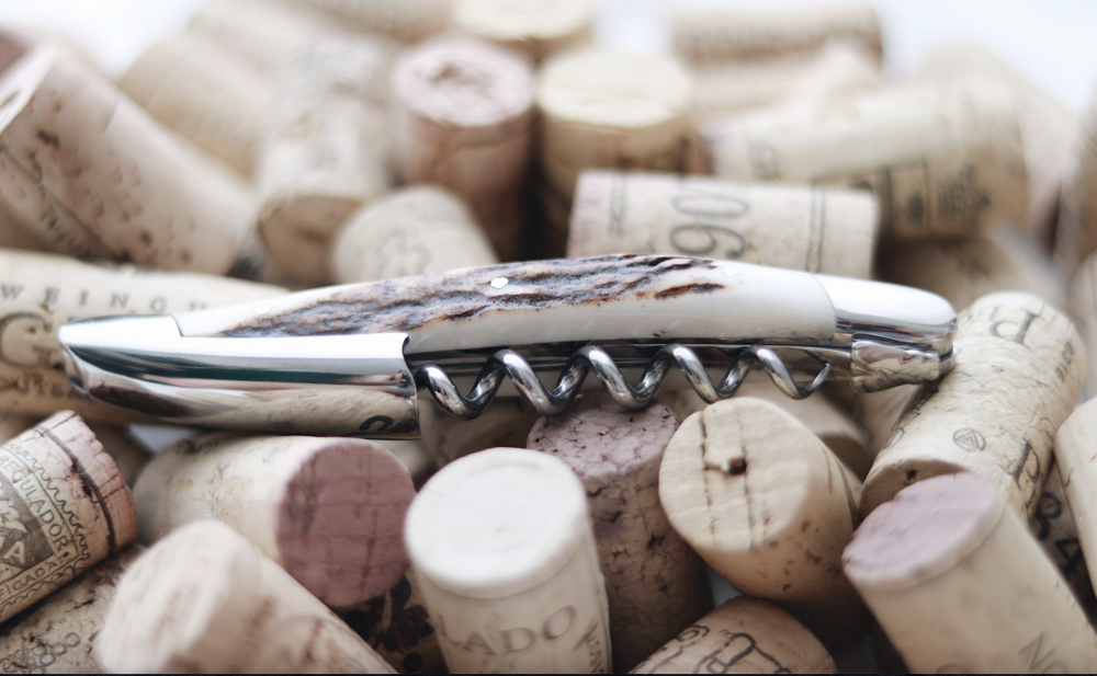 Sommelier knife, shiny finish with Deer antler handle.Precious wood, horn, bone or even mammoth molar - we carefully select the materials for our handles. By hand, our knifemakers carve and shape each individual handle.The conical spiral, with 5 turns, of the Original Forge de Laguiole corkscrew optimises its functionality, especially for the delicate corks of the finest vintage wines. The lever, whose operating principle is patented, is casted from heated metal and as a result is very resistant, hence can withstand intensive use.