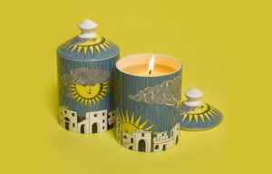 SCENTED CANDLES SOLE DI CAPRI. THIS CANDLES HAS DELICATE FRAGRANCE NOTES OF LEMON, MANDARIN, BERGAMOT, PINE SAP, GALBANUM & SAMPHIRE. MADE FROM 100% VEGETABLE WAX FREE FROM PESTICIDES AND ALLERGENS