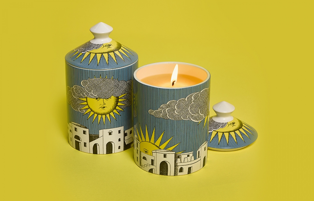 SCENTED CANDLES SOLE DI CAPRI. THIS CANDLES HAS DELICATE FRAGRANCE NOTES OF LEMON, MANDARIN, BERGAMOT, PINE SAP, GALBANUM & SAMPHIRE. MADE FROM 100% VEGETABLE WAX FREE FROM PESTICIDES AND ALLERGENS