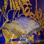 GINKGO PEACOCK vase. Inspired by the ginkgo biloba leaf, this vase with its understated lines designed by THOMAS BASTIDE features a surprising fan-shaped silhouette. For the first time, a peacock engraved on the surface of the vase majestically spreads its plumage.