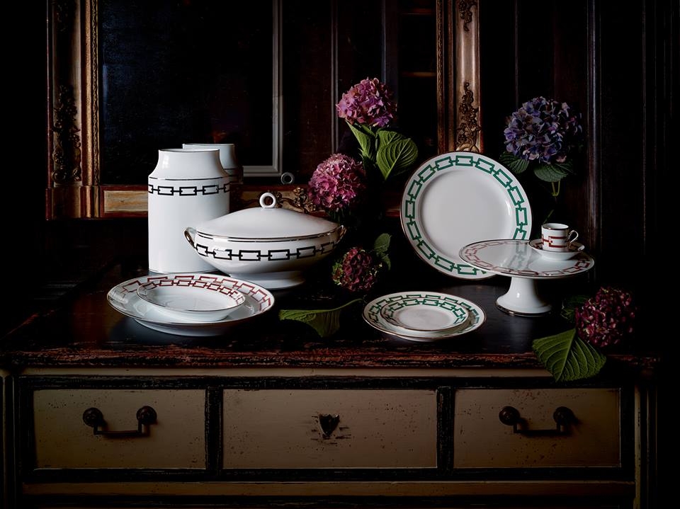 CATENE COLLECTION by GI√ì PONTI. This pattern , the emblem of modern geometric lines is composed of interwoven chain that shape the graphic frame of the CATENE collection.