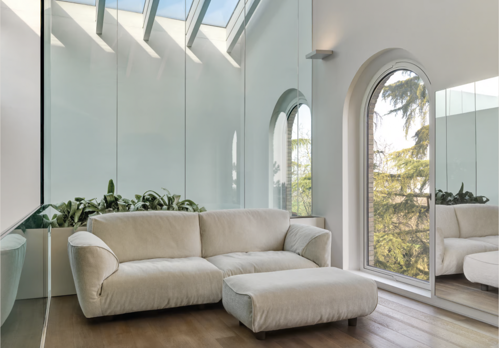 GRANDE SOFFICE designed by FRANCESCO BINFAR√â.The smart cushion is a brand - new concept of relax, it represents years of reflections, studies and technological research. The secret is inside, hidden to view but of immediate use. Joints in special materials allow you to shape it as you prefer: it can be pulled up or down, it can take the position that is most suitable to the purpose at that time, simply and effortlessly, thanks to a slight hand pressure. Whether as a backrest or as an armrest, through these hidden mechanisms that are true masterpieces of engineering, the smart cushion offers outstanding comfort and suits your idea of comfort. Tested simulating a continuous use of years , it is perfectly wear-proof: functionality and technology are combined to achieve the best comfort.