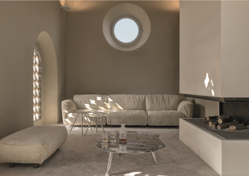 GRANDE SOFFICE designed by FRANCESCO BINFAR√â.EDRA has always been committed to technological research, and in 2004 patented Gellyfoam¬Æ, a next generation material that represents the most advanced reference point in terms of comfort. Gellyfoam¬Æ is a special foam that combines softness with support; it is unlike a spring that pushes back, but a material that will always welcome you in the best way. It offers superior comfort and relax. Gellyfoam¬Æ is an exclusive technology by EDRA.