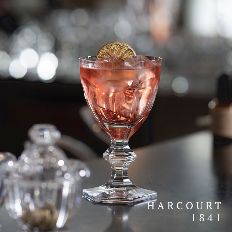 The HARCOURT 1841 collection, the oldest in the Baccarat archive, is reputed for its iconic design. Created in 1841, HARCOURT stemware has been chosen by historical icons.