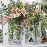 The majestic HARCOURT BALUSTRE vase, with its multifaceted amphora shape, is now adorned with 20 carats gold. An exceptional piece for dazzling floral arrangements.