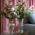 HARCOURT BALUSTRE vase.A true icon of Maison Baccarat, the result of unparalleled know-how, the HARCOURT collection has travelled the world, proudly displaying its sculptural lines, recognizable among all. The majestic HARCOURT BALUSTRE VASE, with its multifaceted amphora shape, is now adorned with 20 carats gold. An exceptional piece for dazzling floral arrangements.