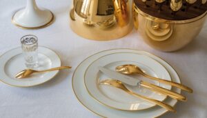 MOOD GOLD 24-piece gilded metal 24-carat gold flatware set.
