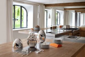 MOOD by Christofle - 24 piece silver plated flatware set for 6 persons. Interior disc in walnut wood.