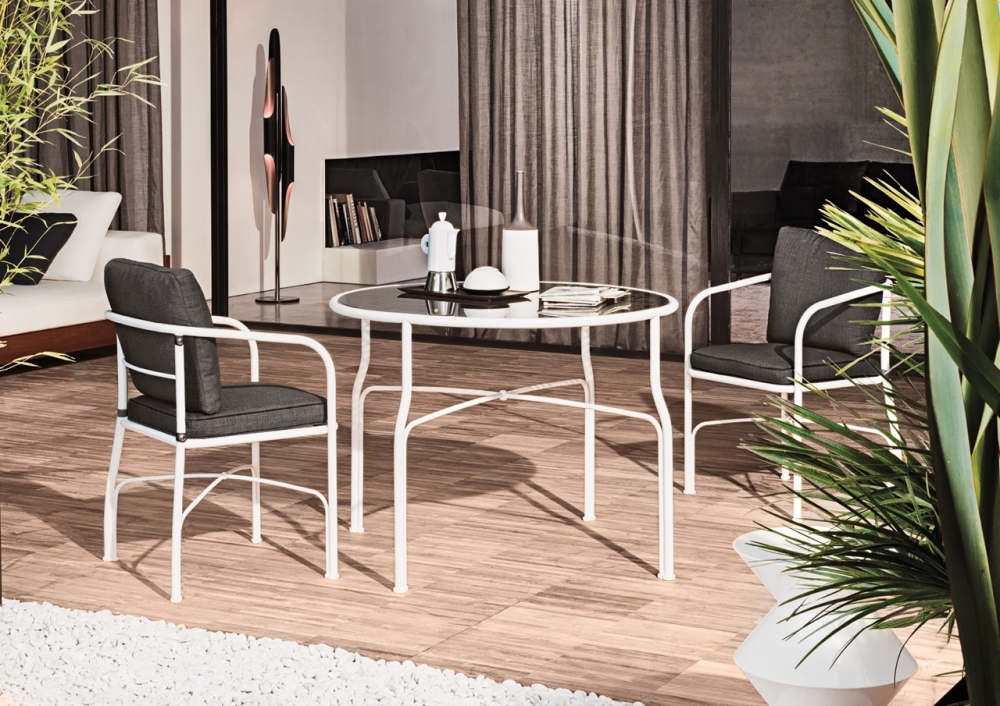 Table and chairs LE PARC - designer MINOTTI STUDIO coordinated by RODOLFO DORDONI