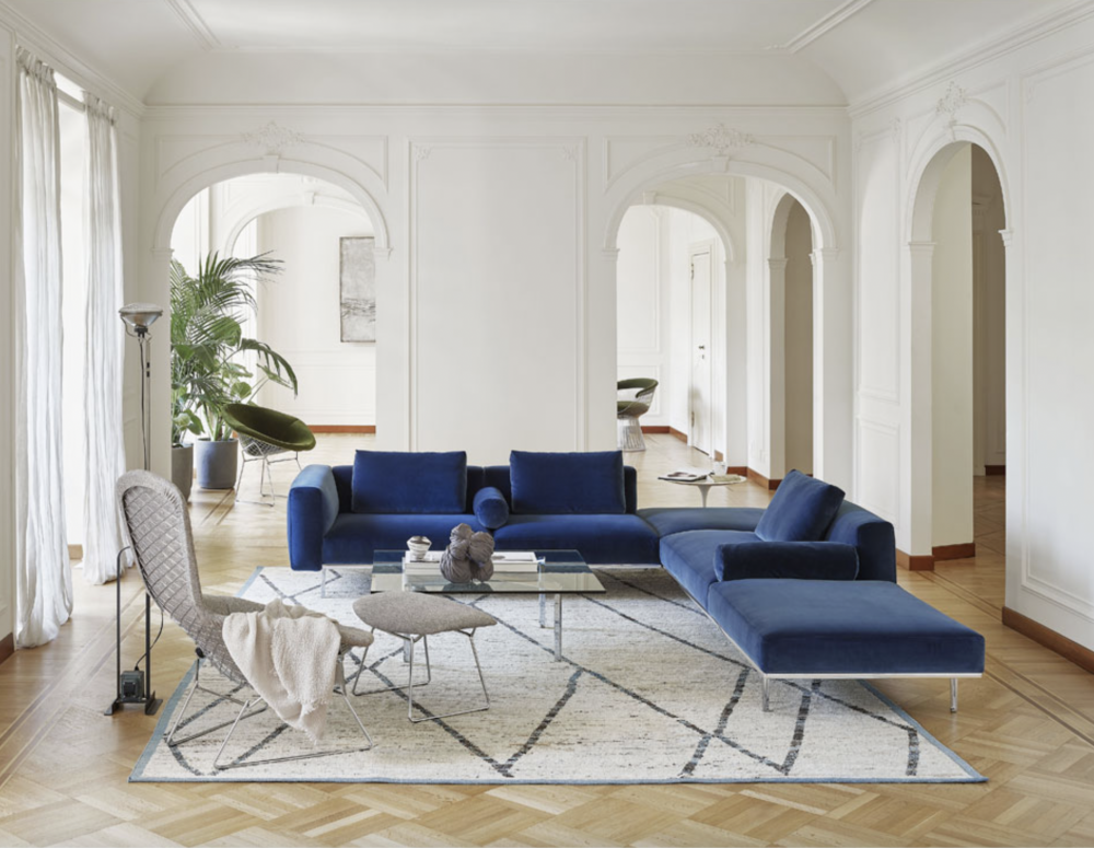 MATIC, an innovative system of sofa components created by PIERO LISSONI and conceived as a platform suspended in space, somewhere between an island and a work of architecture. The distinctive characteristics, here again, are aesthetics and technology.