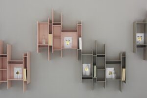 RANDOMITO by NEULAND INDUSTRIEDESIGN, designed in 2011. A graphic sign on the wall that catches the eye. A small but endearing hanging bookcase, able to confer dynamism to any environment and embellish it as an artwork. This is the main feature of RANDOMITO, whose single and vertically reversible module can be used both individually and by aggregation, thus getting plenty of customised configurations. Also the colour palette has been added more shades over the years: not only pure white but other seven shades, including pastel ones. NEULAND INDUSTRIEDESIGN conceived a bookcase evoking movement and lightness, whose silhouette is unmistakable: one in a kind, it is inspired to the ‚Äúprogenitor‚Äù Random, representing one of its evolutionary paths. Wonderful in residential contexts, RANDOMITO lends itself excellently to business spaces.