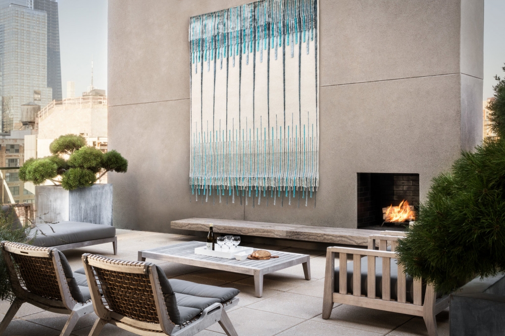 EMERGENCE I RUG OF 62% WOOL, 28% SILK AND 10% FINE LUREX BY EDWARD FIELDS