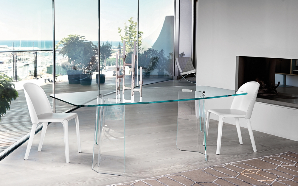 PLIƒí TABLE IN CURVED GLASS BY STUDIO KLASS