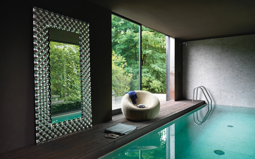 POP MIRROR IN FUSED GLASS BY MARCEL WANDERS