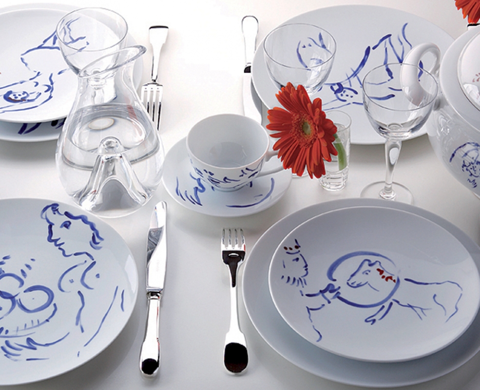 PORCELAIN TABLEWARE COLLECTION POUR IDA. LIMITED EDITION OF THE ORIGINAL WEDDING SERVICE CREATED IN 1952 BY MARC CHAGALL IN VALLAURIS FOR THE WEDDING OF HIS DAUGHTER. EACH PIECE BEARS A DIFFERENT DRAWING REPRODUCED WITH BRUSH STROKES EXECUTED BY HAND. THE IMAGES EVOKE THE POETRY, TENDERNESS, FANTASY AND HUMOR DERIVED FROM THE RICHNESS OF THE PAINTER'S CREATIVE UNIVERSE THROUGH HIS MOST FAVORITE THEMES: THE WOMAN, THE COUPLE, THE FLOWERS, THE CIRCUS AND ANIMALS.